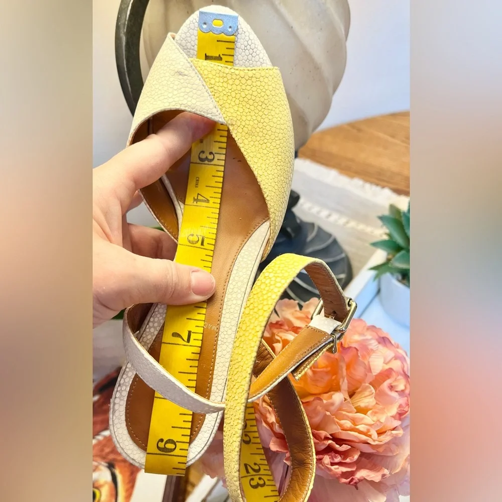 FENDI sz7 $800 Stingray Leather Sandal - Picture 7 of 8